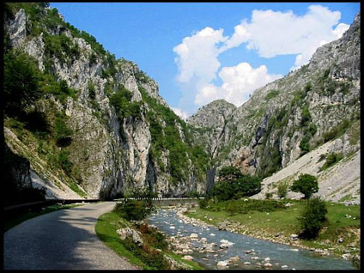 Traficul rutier pe Cheile Sohodolului va fi închis  la sfârșitul acestei săptămâni