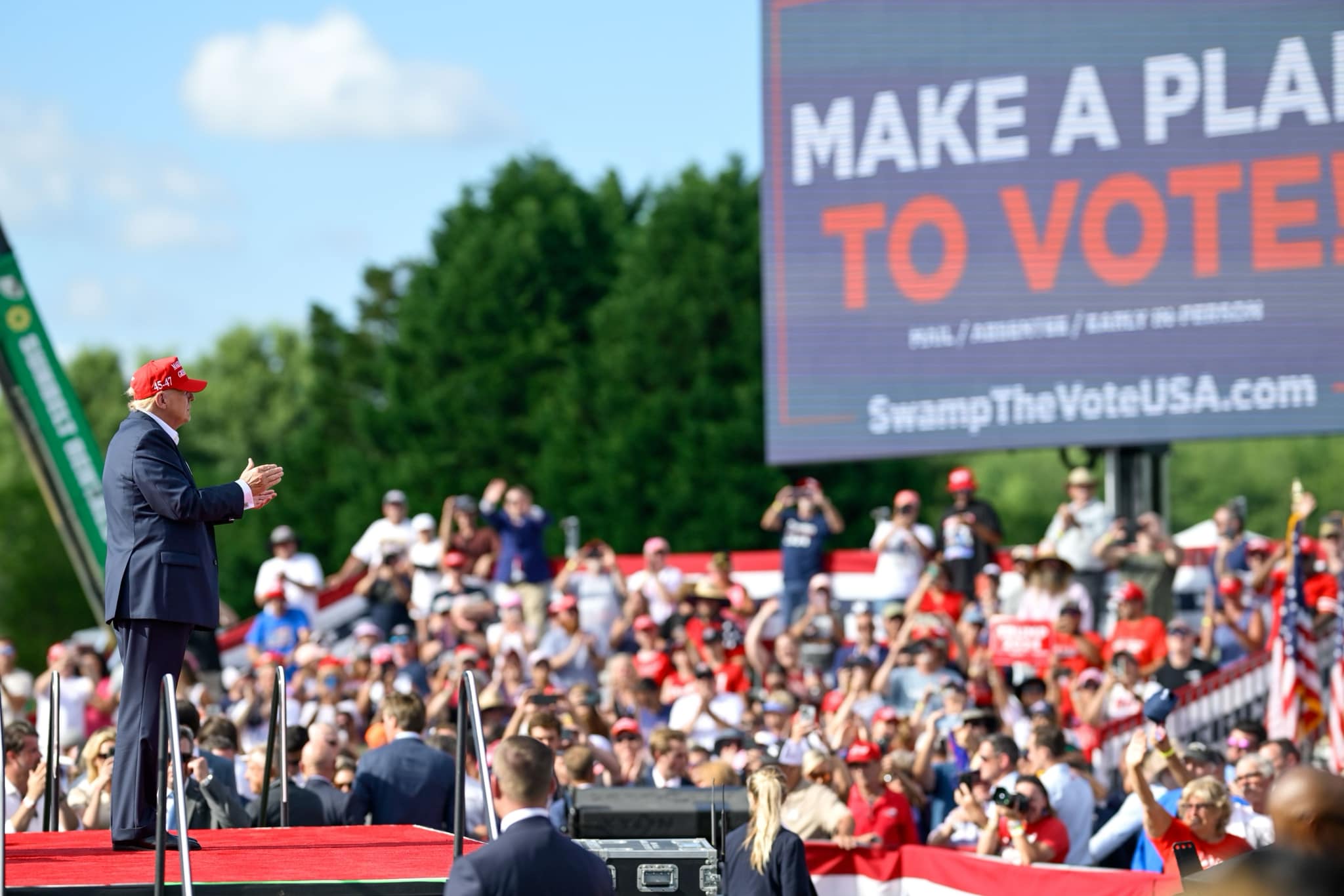 Donald Trump participă la conferința republicanilor în Milwaukee după incidentul de la mitingul din Pennsylvania