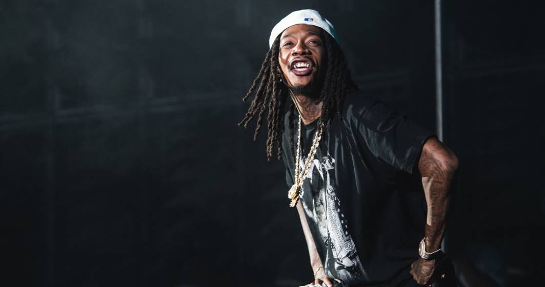 Rapperul Wiz Khalifa, urmărit penal, după ce a fumat canabis pe scenă, la Festivalul ‘Beach, Please!’