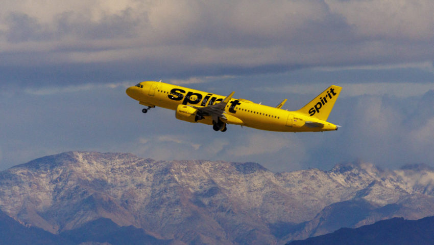 Un avion al Spirit Airlines care efectua un zbor din Florida către Haiti a fost lovit de focuri de armă