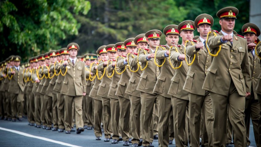 Se modifică Legea pensiilor militare