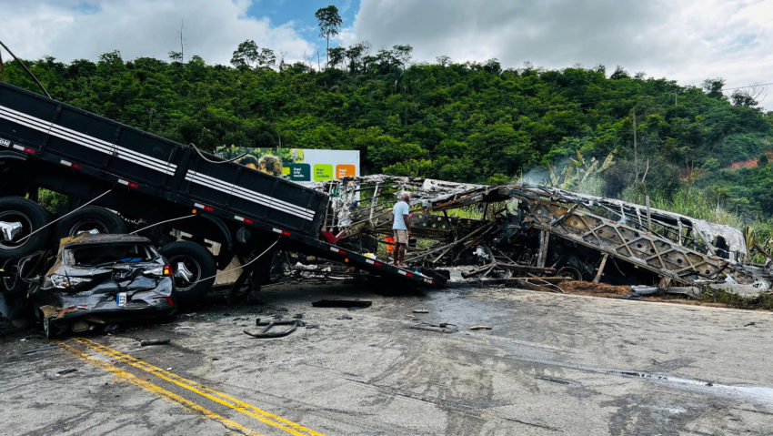 Tragedie în Brazilia. Cel mai grav accident rutier din ultimii 17 ani: 38 de oameni aflați într-un autocar au murit