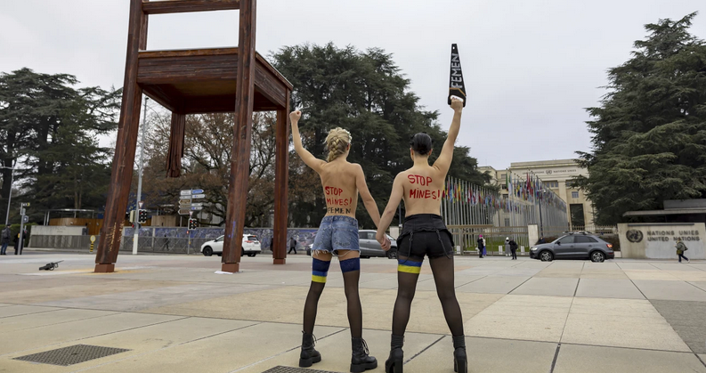 Protest topless la sediul ONU din Geneva