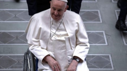 Vatican/ Papa Francisc a căzut şi a suferit o contuzie la antebraţ