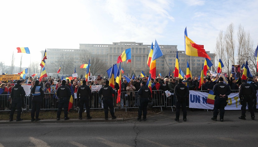 Simpatizanții AUR se pregătesc pentru mitingul anunțat la ora 14.00, în Capitală/ Recomandările jandarmilor